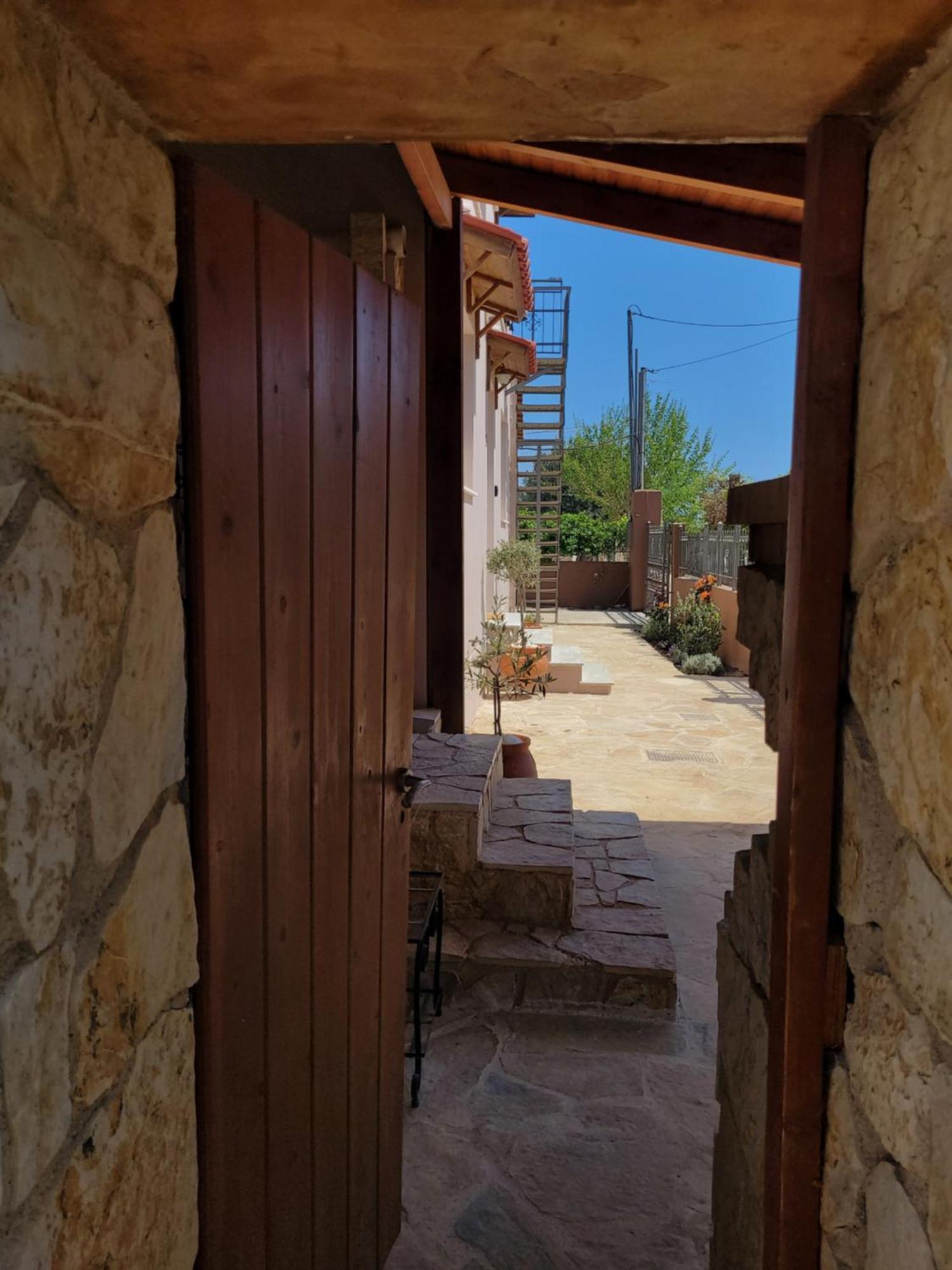 Lithos House Apartment Artemida  Exterior photo